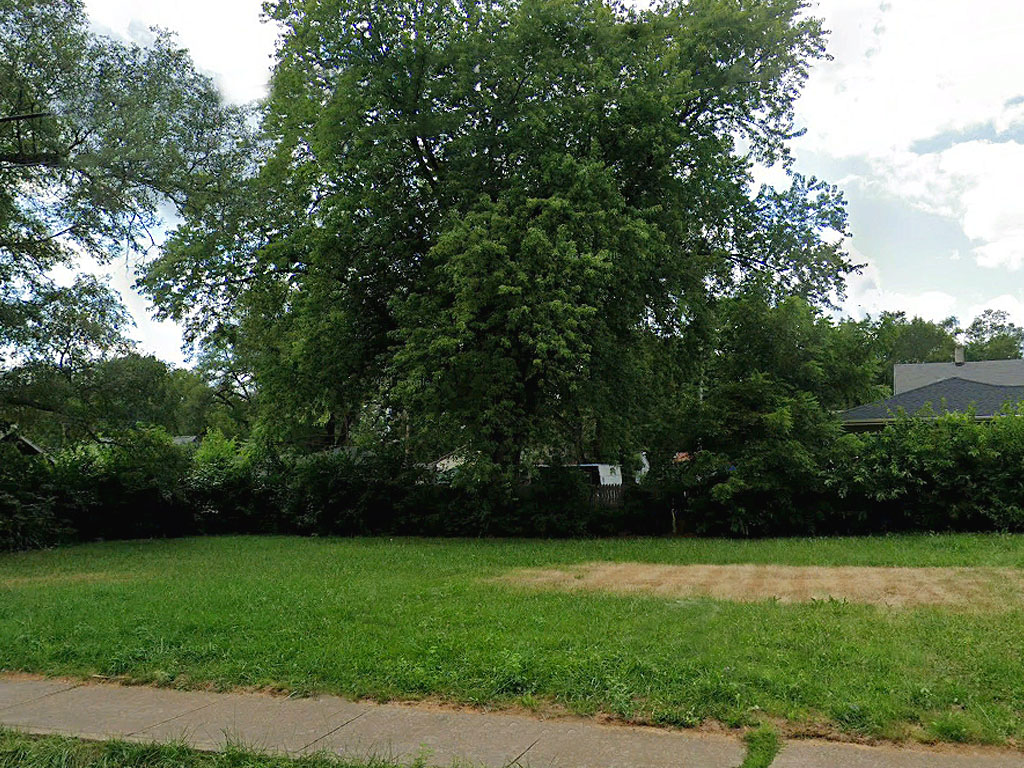 Corner Lot in Established Neighborhood in Peoria1