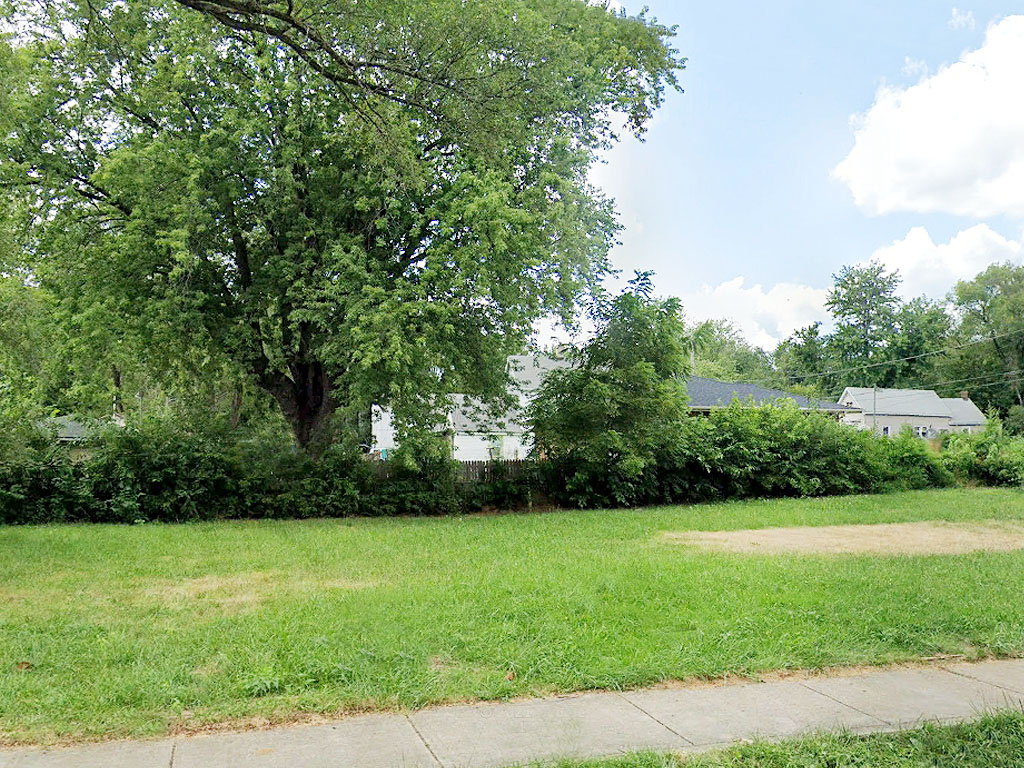 Corner Lot in Established Neighborhood in Peoria1