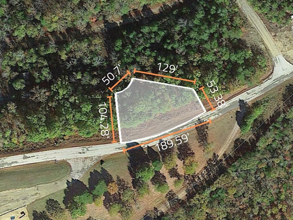 Beautifully wooded property minutes from a lake1