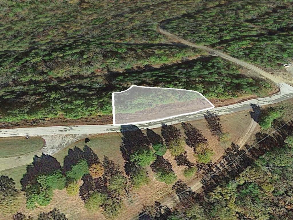 Beautifully wooded property minutes from a lake2