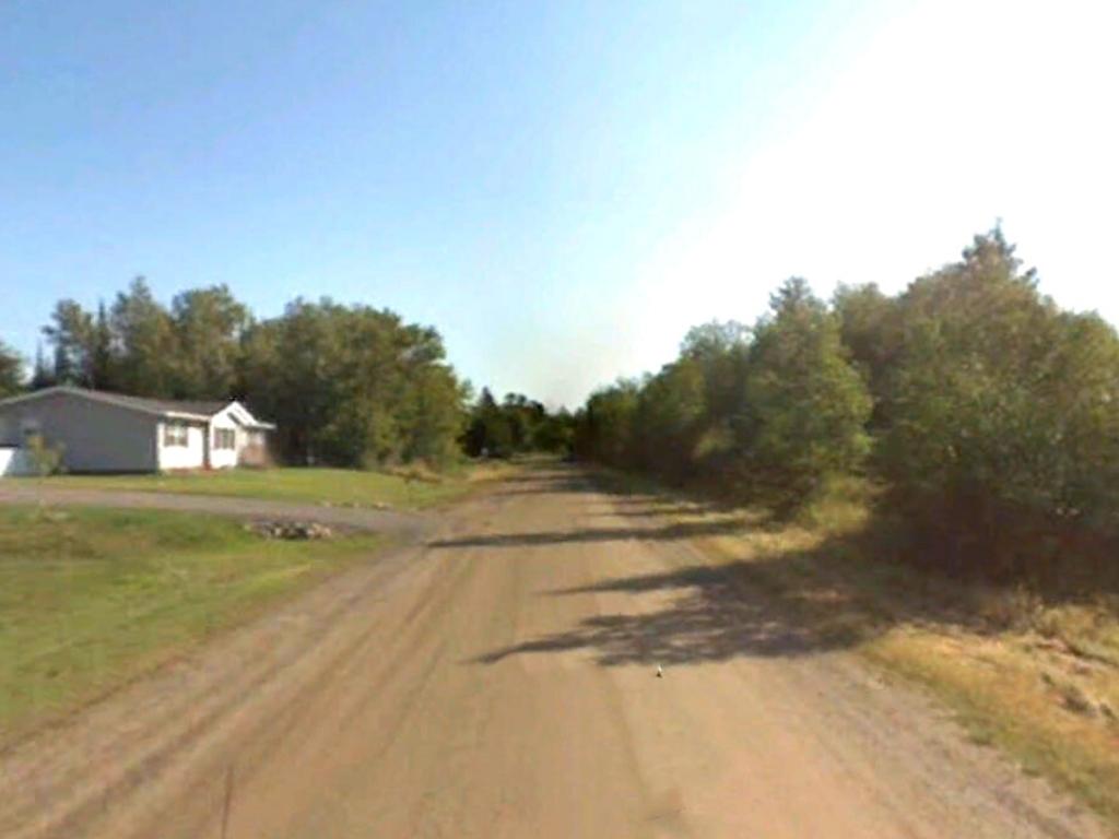 Beautiful neighborhood surrounded by lakes and fun1