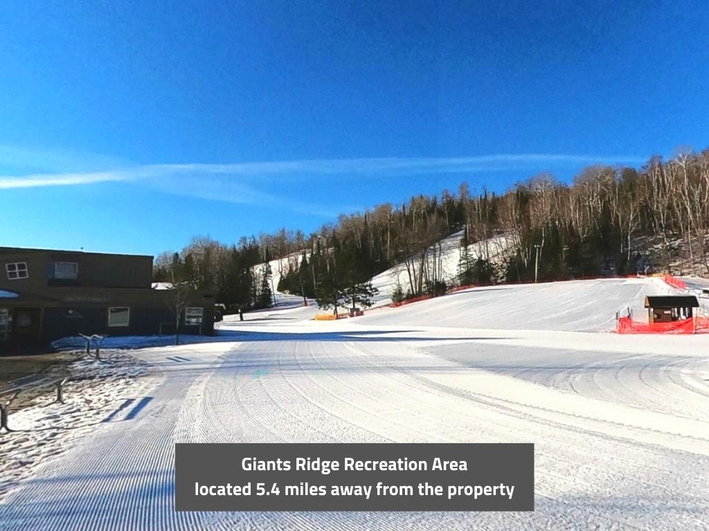 Beautiful neighborhood surrounded by lakes and fun1