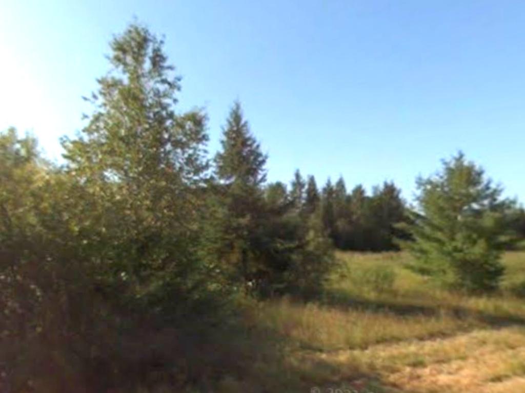 Beautiful neighborhood surrounded by lakes and fun1