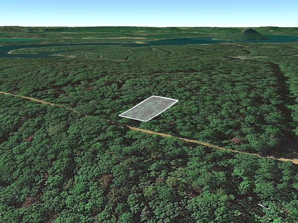 Wonderful property close to shops, restaurants, and lake1