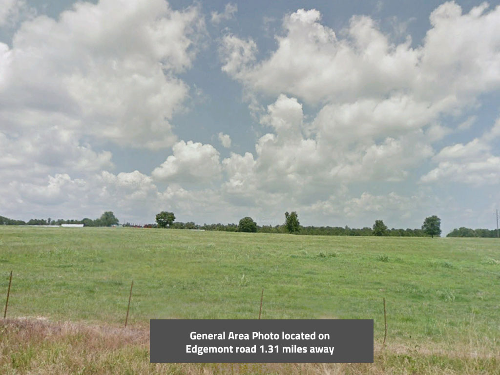 Rare Quarter Acre in Private Community1