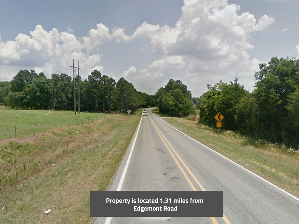 Rare Quarter Acre in Private Community1