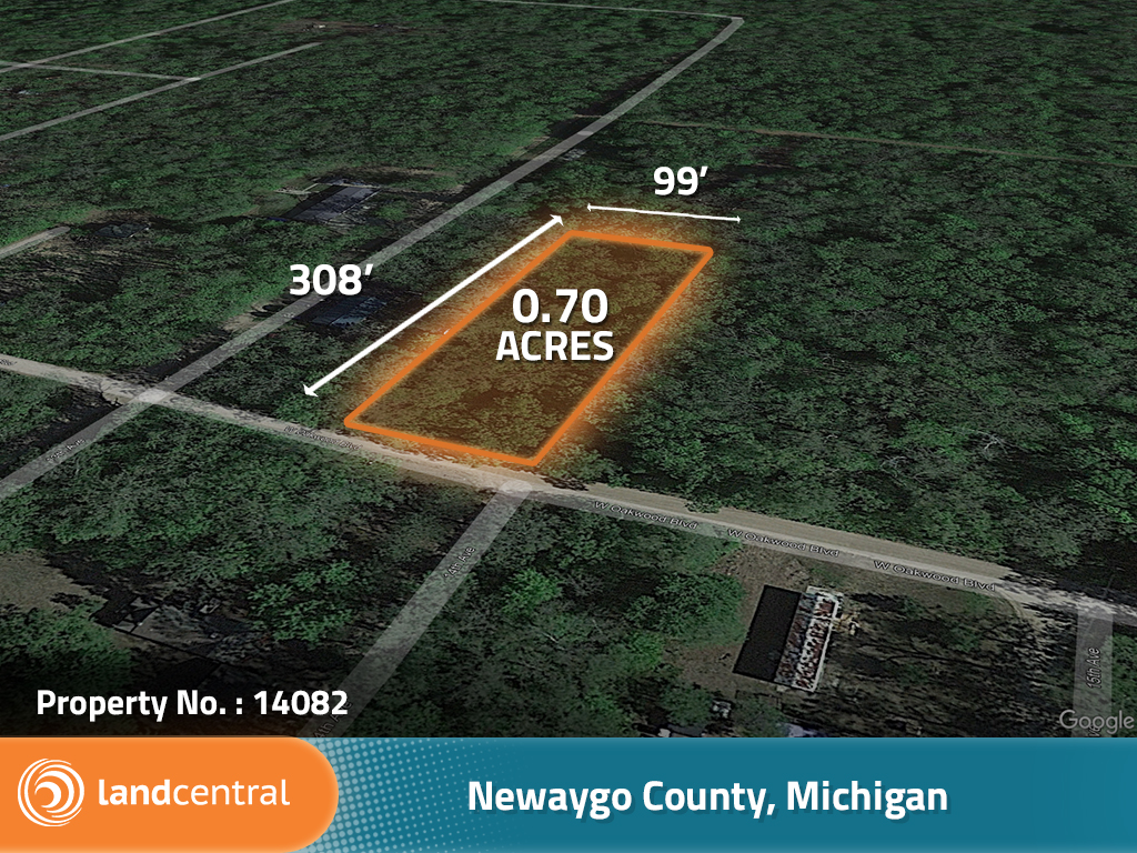 Large property for the neighborhood with a lake nearby1