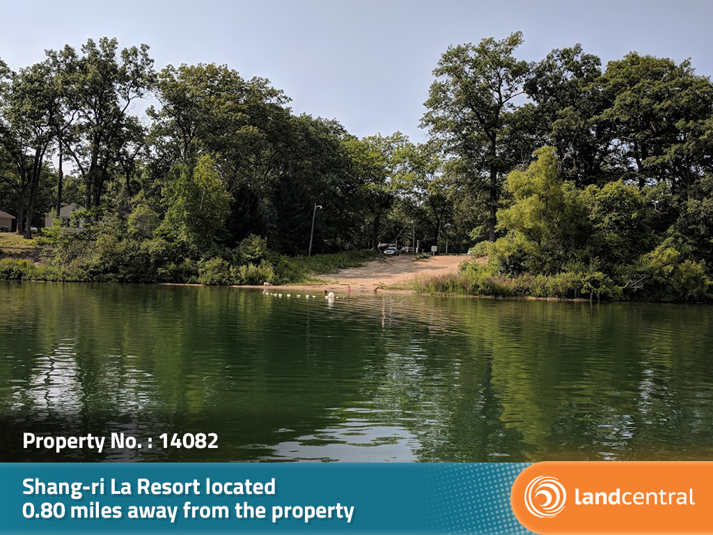 Large property for the neighborhood with a lake nearby1