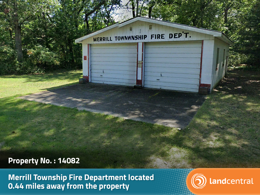 Large property for the neighborhood with a lake nearby1